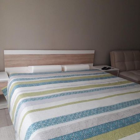 Treti Mart North Appartement Primorsko Buitenkant foto