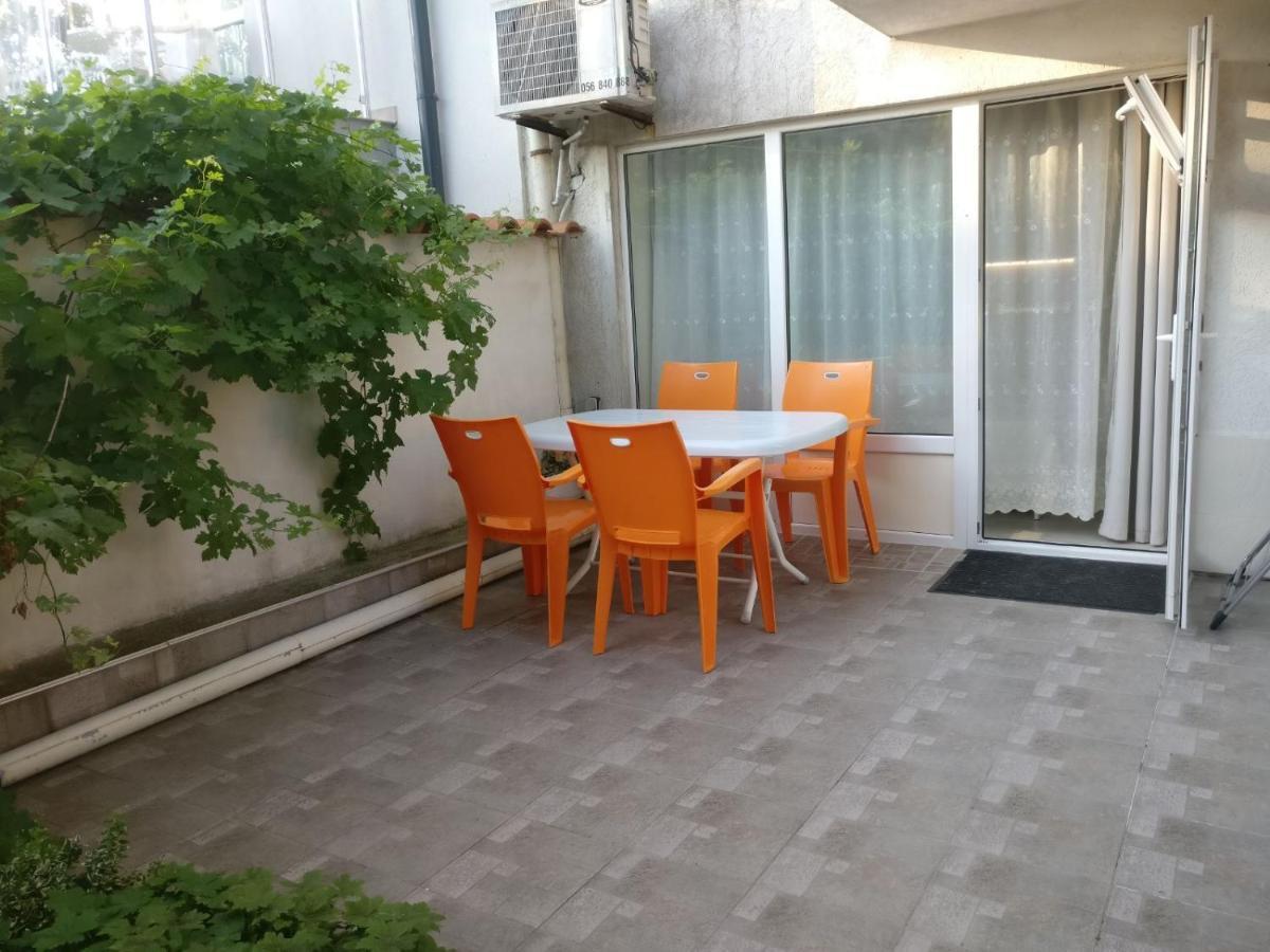 Treti Mart North Appartement Primorsko Buitenkant foto