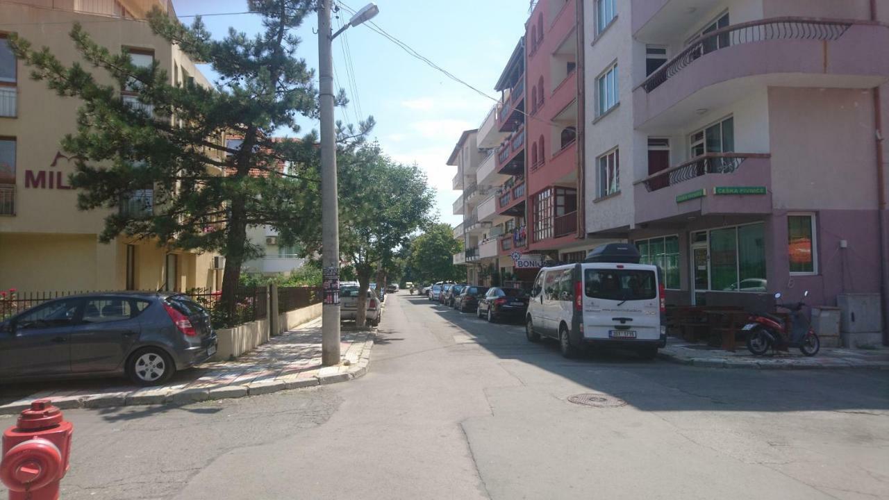 Treti Mart North Appartement Primorsko Buitenkant foto