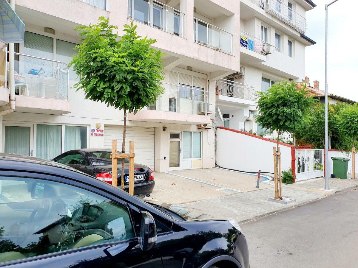 Treti Mart North Appartement Primorsko Buitenkant foto